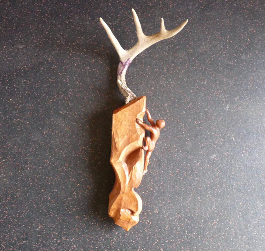 cropped-coat-rack-with-antler